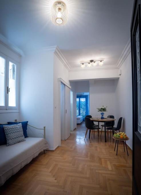 Blue - Downtown Apartment
