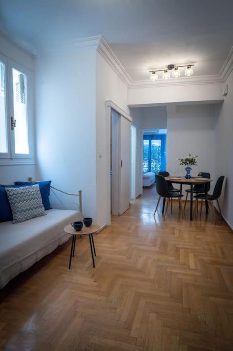 Blue - Downtown Apartment Athens